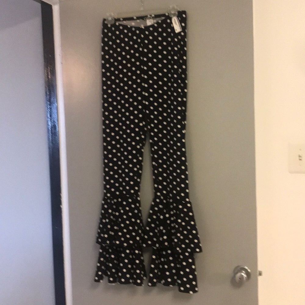 Brand New Ruffle Bottom Pants 🐼
